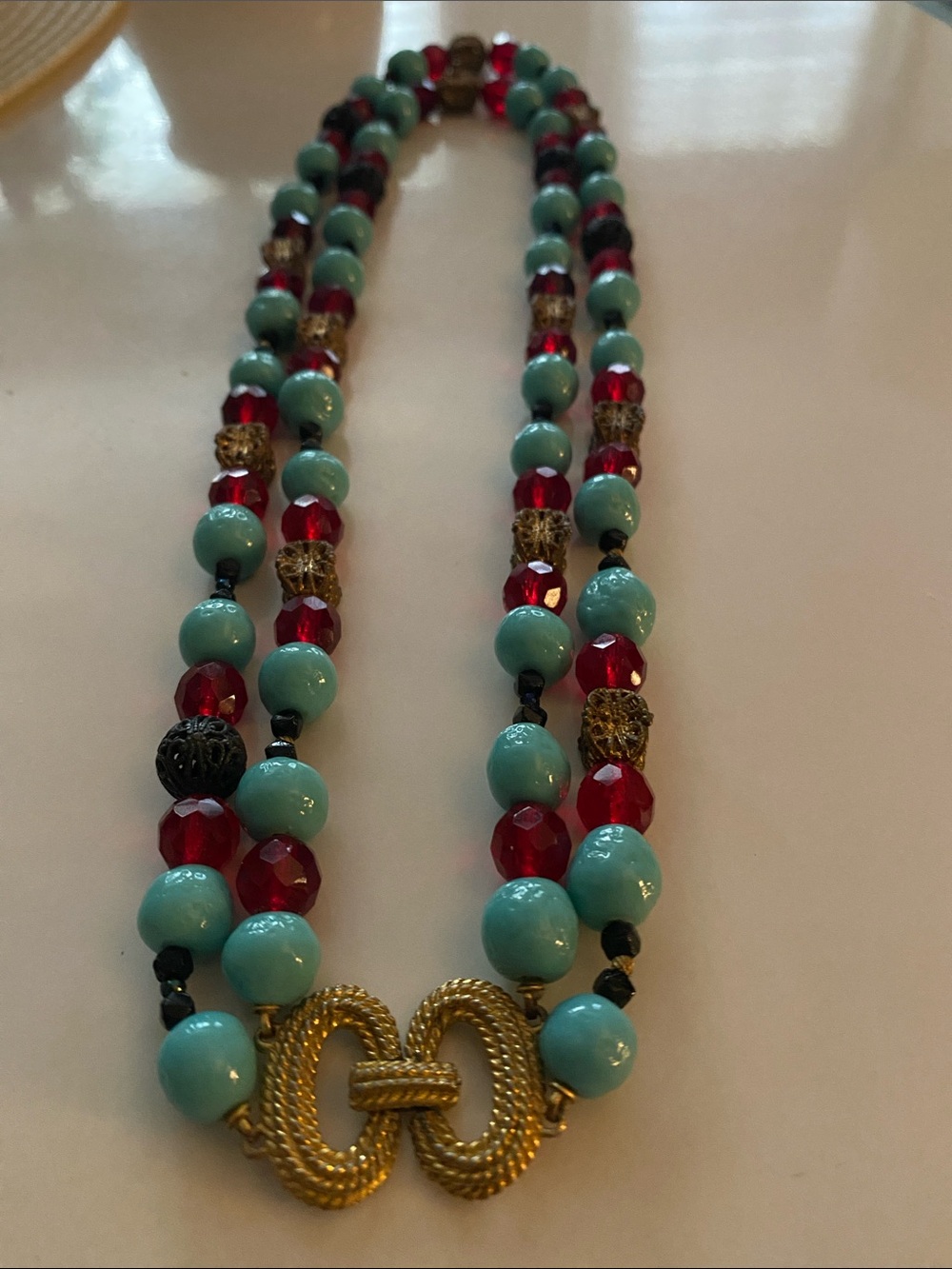 MARVELLA VINTAGE Turquoise & Red Beaded Necklace with Gold Interlock Clasp - Picture 11 of 12